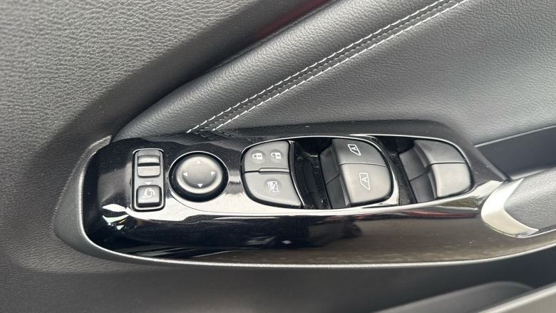 Nissan Juke 1.0 DiG-T Tekna 5dr Petrol Hatchback